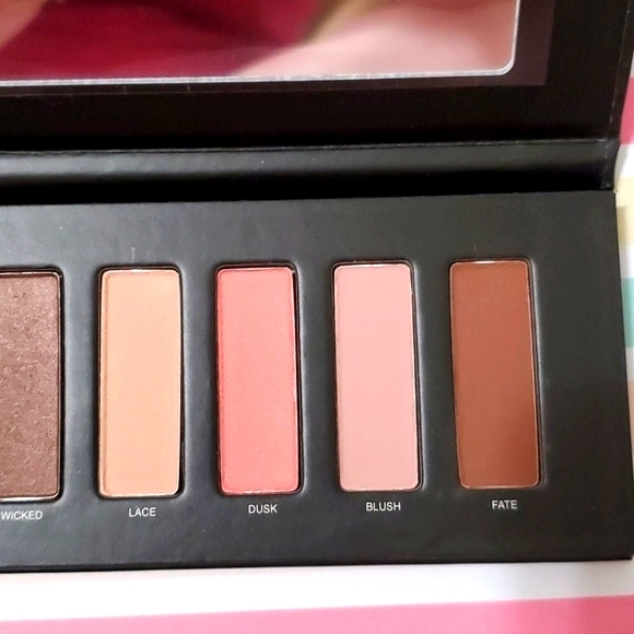 Studio Makeup ease to wear eyeshadow palette - Picture 4 of 4